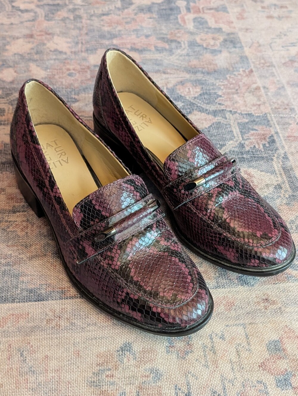 Naturalizer Perla Burgundy Snakeskin Slip On Low Heel Loafers - Size 9M